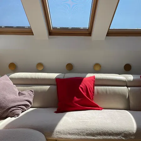 Natasha's Blue Sky With Cosy Terrace Appartement